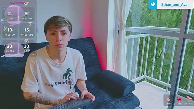 Snapshot of ethan_and_ava chatting on October 29, 12:53 pm ethan and ava online show from October 29, 12:53 pm