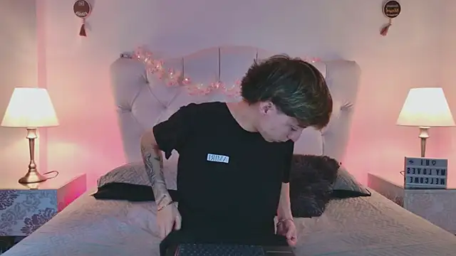 Snapshot of ethan_and_ava chatting on September 25, 1:10 pm ethan and ava online show from September 25, 1:10 pm