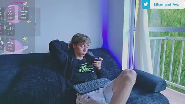 Snapshot of ethan_and_ava chatting on October 12, 12:51 pm ethan and ava online show from October 12, 12:51 pm