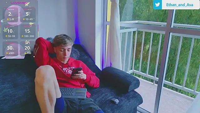 Snapshot of ethan_and_ava chatting on October 14, 1:03 pm ethan and ava online show from October 14, 1:03 pm