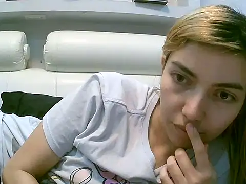 VittoriaTaylor online show from October 4, 4:29 am