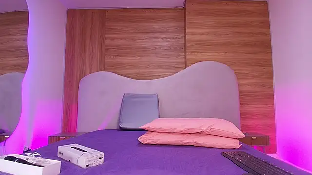 Auroraa miller online show from March 21, 3:22 am