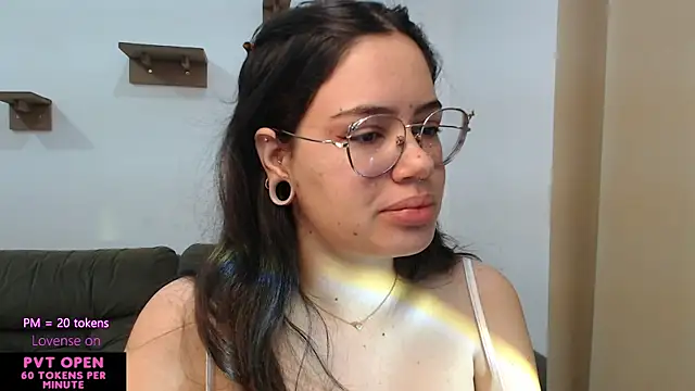 Snapshot of crystalll_room chatting on September 11, 4:46 am crystalll room online show from September 11, 4:46 am