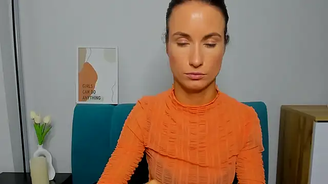 LeiilaBloom online show from September 13, 1:19 pm