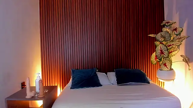 Snapshot of adarna13_ chatting on October 29, 7:38 pm adarna13  online show from October 29, 7:38 pm