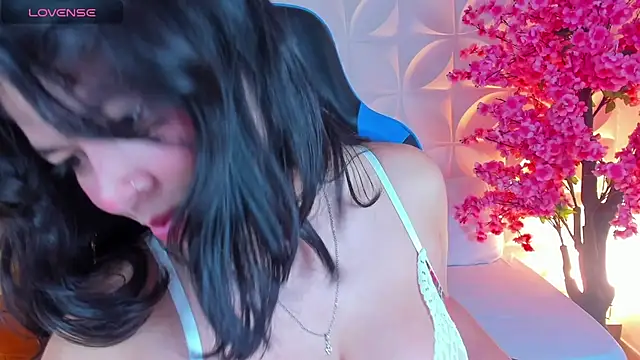 Snapshot of adarna13_ chatting on October 22, 8:25 pm adarna13  online show from October 22, 8:25 pm