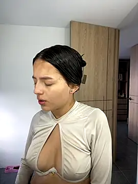 Sofia18 pinkk online show from November 8, 9:42 pm