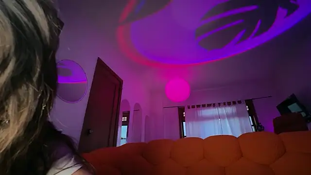 Snapshot of pnkgf chatting on October 23, 1:11 am pnkgf online show from October 23, 1:11 am