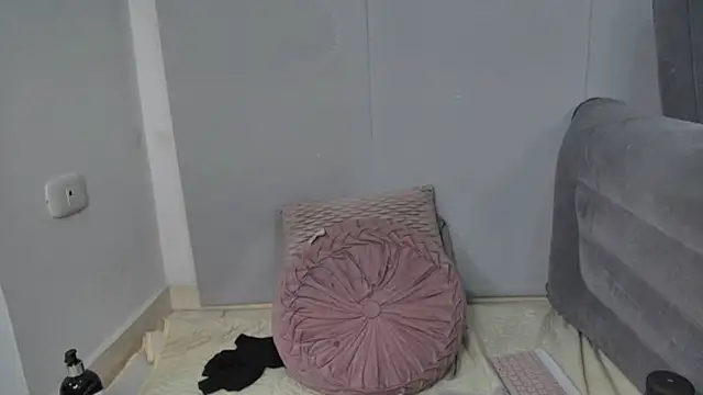 AmandaBrooks 18 online show from April 9, 6:19 am