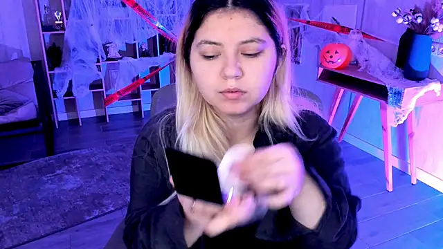 DiaAngell online show from November 1, 8:02 pm