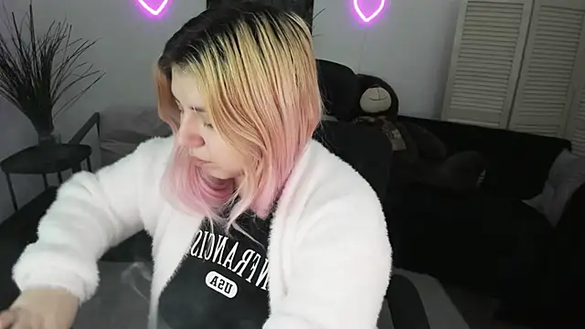 DiaAngell online show from February 22, 7:26 pm