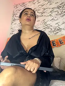 Snapshot of Lili__taylor chatting on November 1, 5:33 am Lili taylor online show from November 1, 5:33 am