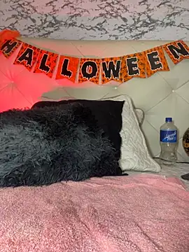 Snapshot of Lili__taylor chatting on October 31, 5:31 am Lili taylor online show from October 31, 5:31 am