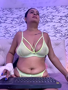 Snapshot of Lili__taylor chatting on September 20, 8:23 am Lili taylor online show from September 20, 8:23 am