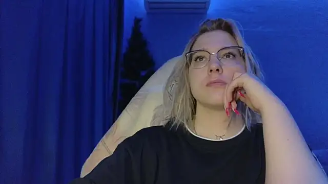 HotBrandyX online show from December 14, 12:33 pm