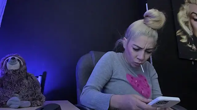 viktoria davis  online show from October 9, 1:21 am