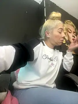 viktoria davis  online show from October 2, 1:21 am