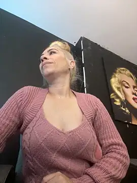 viktoria davis  online show from October 1, 1:10 am