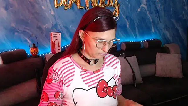 Snapshot of sachaclinford chatting on October 21, 5:17 pm sachaclinford online show from October 21, 5:17 pm