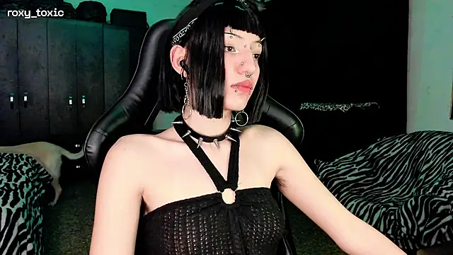 roxy toxic online show from November 18, 12:44 am