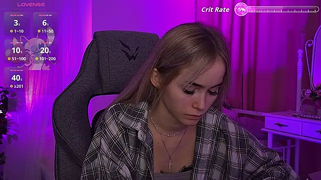 Snapshot of DakotaaJohnnson chatting on October 31, 12:42 pm DakotaaJohnnson online show from October 31, 12:42 pm