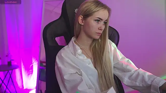 Snapshot of DakotaaJohnnson chatting on October 28, 12:22 pm DakotaaJohnnson online show from October 28, 12:22 pm