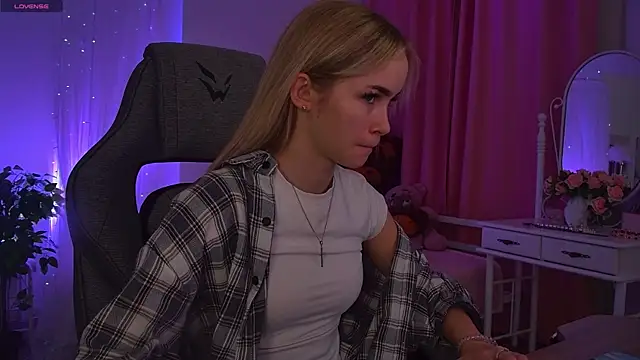 Snapshot of DakotaaJohnnson chatting on October 27, 11:39 am DakotaaJohnnson online show from October 27, 11:39 am