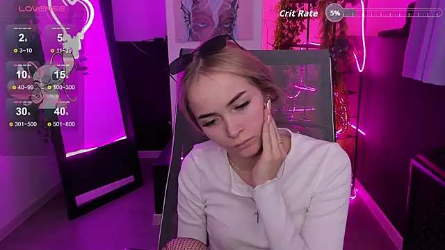 Snapshot of DakotaaJohnnson chatting on October 17, 9:34 am DakotaaJohnnson online show from October 17, 9:34 am