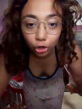 criscrispdv online show from March 18, 1:43 am