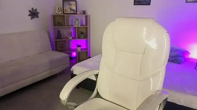 Snapshot of Nicole_Foxx_ chatting on October 25, 8:05 pm Nicole Foxx online show from October 25, 8:05 pm