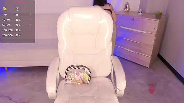 Nicole Foxx  online show from April 10, 8:04 pm