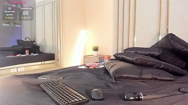 Liincostelloo online show from February 1, 8:40 pm