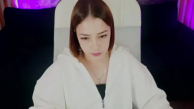 PamBeesly online show from October 1, 8:41 am