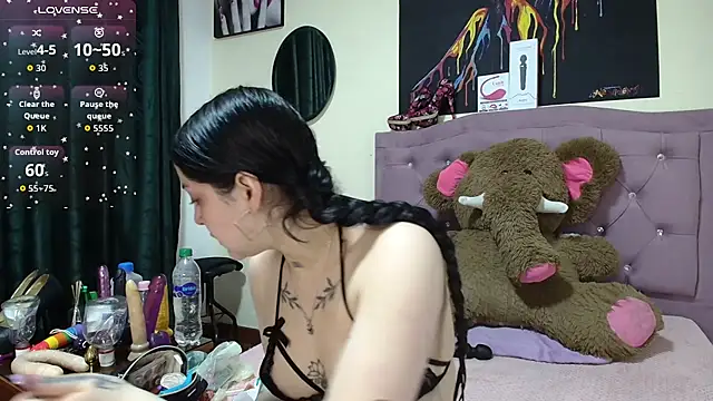 Snapshot of Emmie_Hot chatting on October 9, 12:31 pm Emmie Hot online show from October 9, 12:31 pm