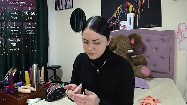 Snapshot of Emmie_Hot chatting on October 14, 12:19 pm Emmie Hot online show from October 14, 12:19 pm