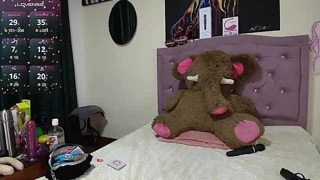 Snapshot of Emmie_Hot chatting on September 17, 12:14 pm Emmie Hot online show from September 17, 12:14 pm