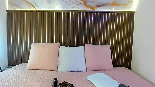 elevensky online show from December 19, 7:39 pm