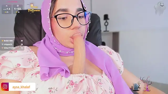 Snapshot of Ayha_khalaf chatting on October 31, 3:52 am Ayha khalaf online show from October 31, 3:52 am