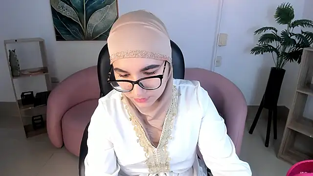 Snapshot of Ayha_khalaf chatting on October 24, 2:18 am Ayha khalaf online show from October 24, 2:18 am