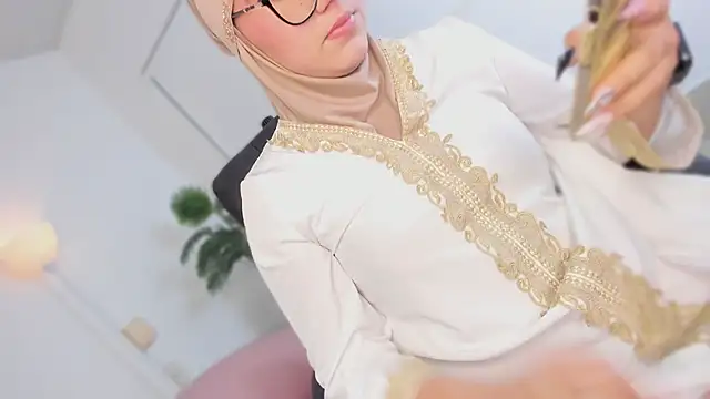 Snapshot of Ayha_khalaf chatting on October 17, 1:42 am Ayha khalaf online show from October 17, 1:42 am