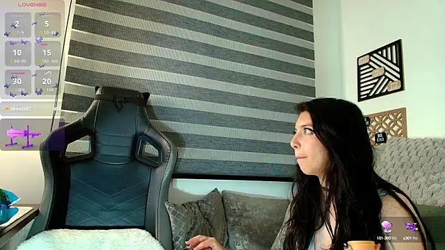 Snapshot of love_sharol_ chatting on October 11, 5:01 am love sharol  online show from October 11, 5:01 am