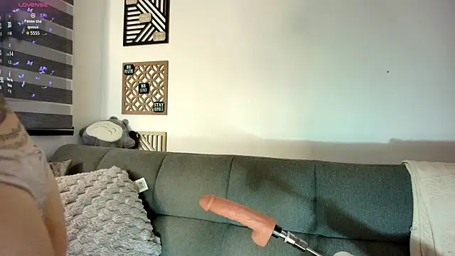 Snapshot of love_sharol_ chatting on October 22, 3:00 am love sharol  online show from October 22, 3:00 am