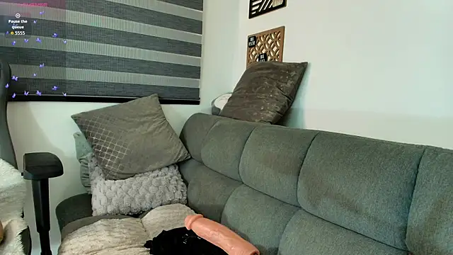 Snapshot of love_sharol_ chatting on October 24, 3:02 am love sharol  online show from October 24, 3:02 am