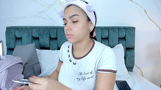 Snapshot of fierygroup chatting on October 6, 11:09 pm fierygroup online show from October 6, 11:09 pm