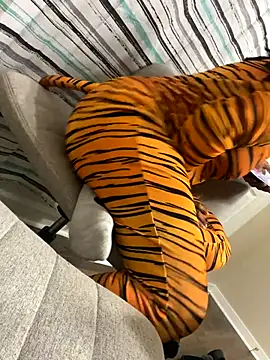 theprettysoles online show from November 1, 7:12 am