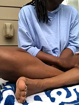 theprettysoles online show from August 6, 11:00 pm