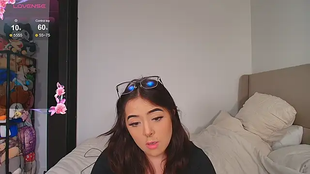 LiloshRoxy online show from October 19, 11:18 pm