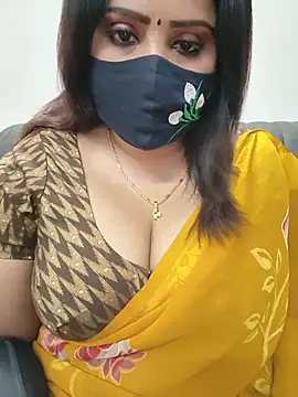 Queenflowerr online show from July 19, 5:15 pm