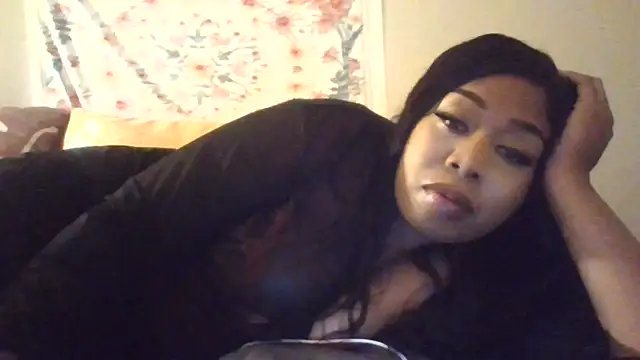 Snapshot of angeliquebelcali chatting on October 12, 12:02 am angeliquebelcali online show from October 12, 12:02 am