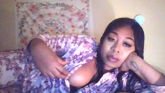 Snapshot of angeliquebelcali chatting on October 16, 11:40 pm angeliquebelcali online show from October 16, 11:40 pm